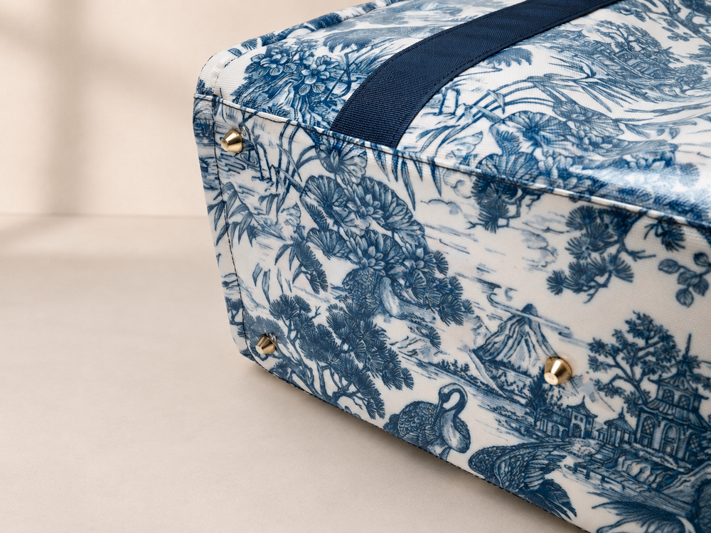 Mia Mor tote interior detail — smart organisation pockets, padded sleeve and wipe-clean lining