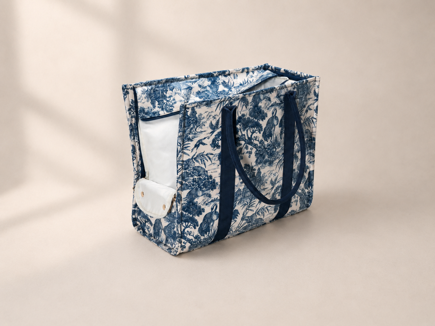 Mia Mor dog bag base detail — firm no-sag structured base for safe small dog carry